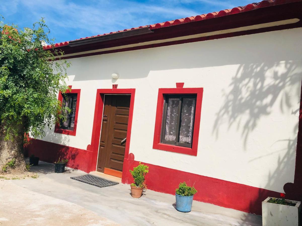 Mae Home Carril Калдас да Райна Екстериор снимка